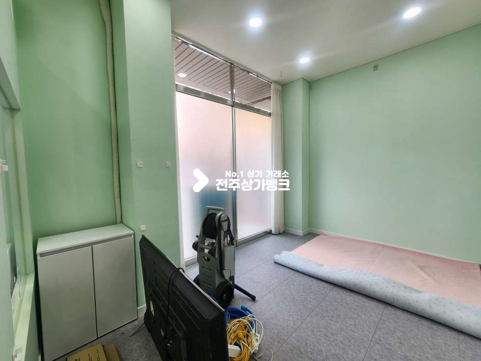 전북 전주완산구 효자동3가 효자동 나마트 부근. 키즈카페용 인테리어 완비. 넓고 깔끔한 1층상가 월세 매물번호 16866 사진 9