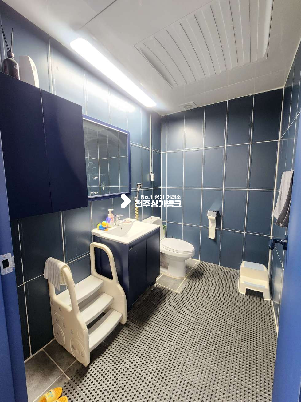 전북 전주완산구 효자동3가 효자동 나마트 부근. 키즈카페용 인테리어 완비. 넓고 깔끔한 1층상가 월세 매물번호 16866 사진 10