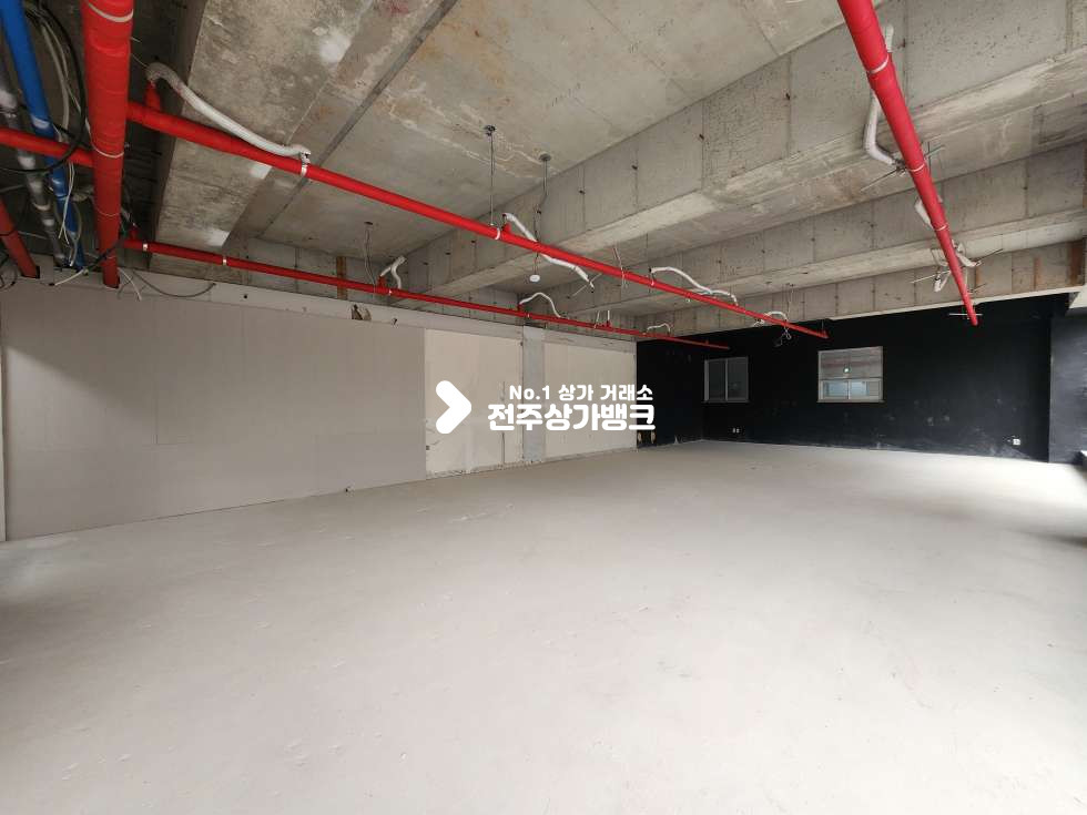 전북 전주완산구 효자동2가 아파트단지 밀집지. 도로변 2층상가. 주차장있음. 즉시입주가능 월세 매물번호 17002 사진 3