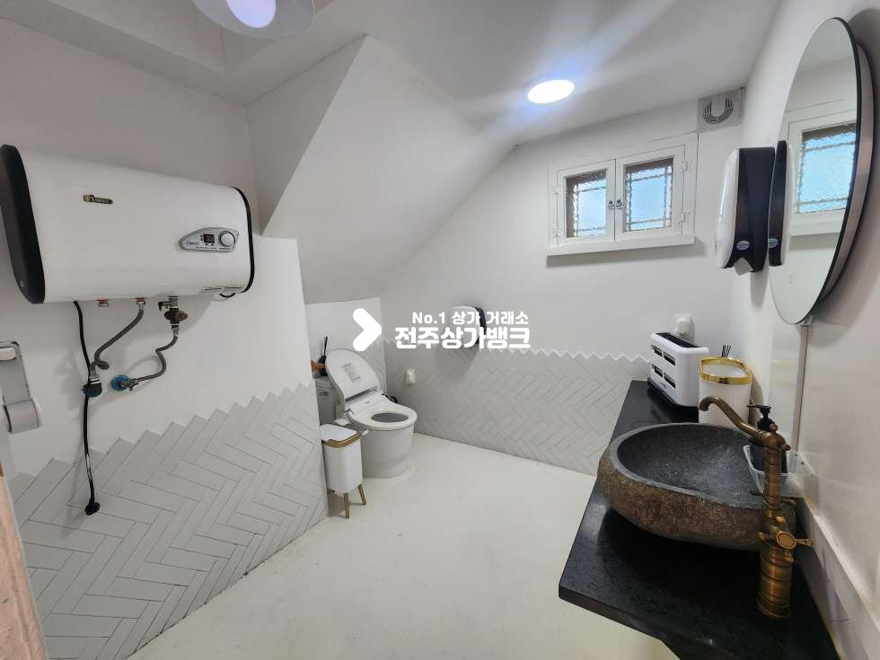 전북 전주완산구 효자동2가 전주우체국 사거리 코너부근 1층상가 내부 인테리어완. 내부화장실, 싱크대있음 월세 매물번호 16841 사진 10