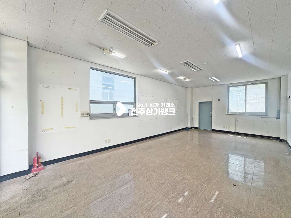 전북 전주완산구 효자동2가 신시가지 초입 유동인구 많은 상가 공실나왔습니다 월세 매물번호 17238 사진 2