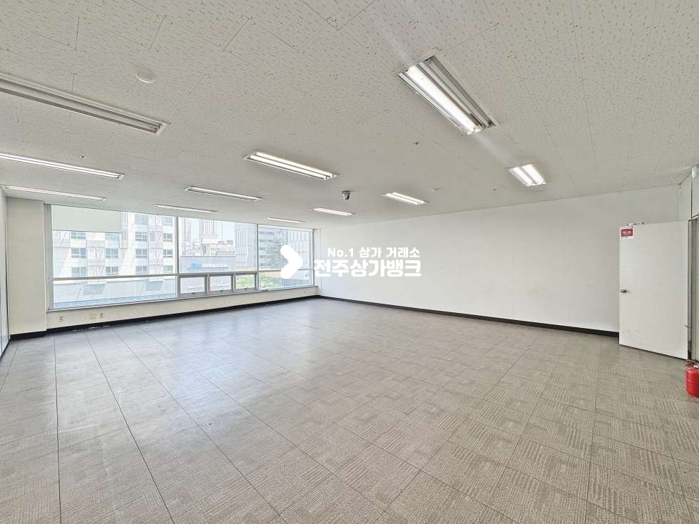 전북 전주완산구 효자동2가 신시가지 메인거리 채광좋고 컨디션 좋은 상가 공실나왔습니다 월세 매물번호 17253 사진 2