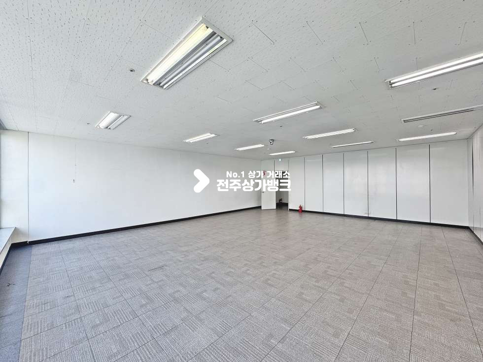 전북 전주완산구 효자동2가 신시가지 메인거리 채광좋고 컨디션 좋은 상가 공실나왔습니다 월세 매물번호 17253 사진 3