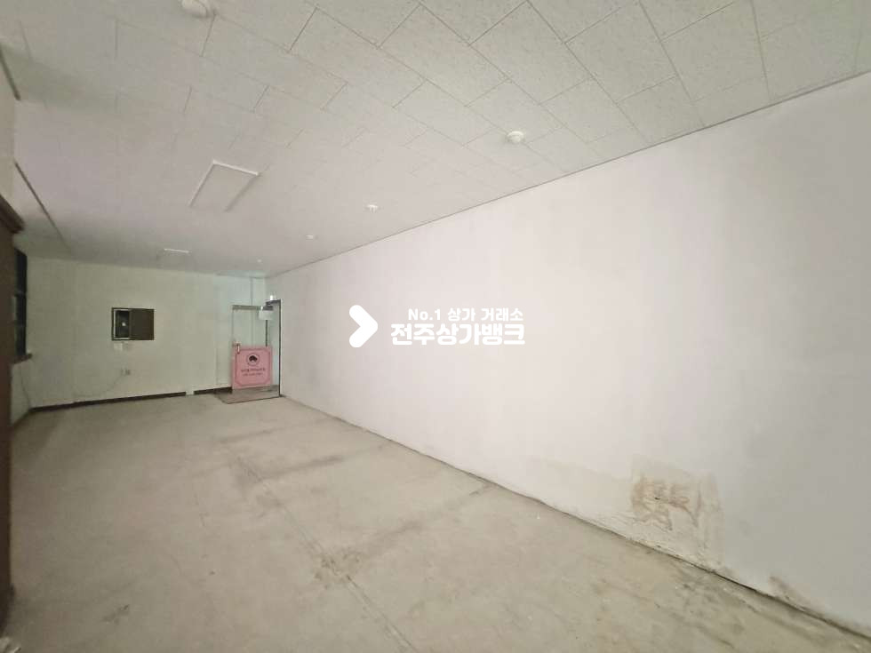 전북 전주덕진구 송천동2가 송천뜨란채 앞 먹자골목 초입 상가 공실나왔습니다 월세 매물번호 17295 사진 4