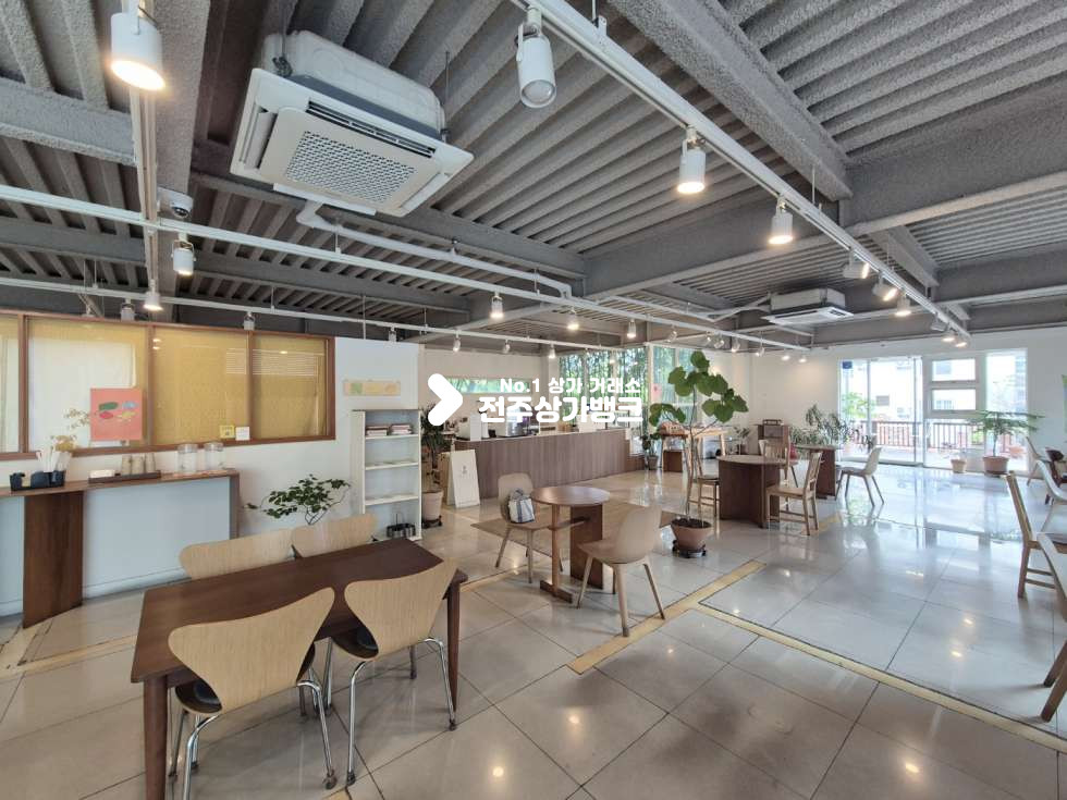 전북 전주완산구 중화산동2가 ○중화산동 감성인테리어 카페 양도양수! ○ 월세 매물번호 17298 사진 4