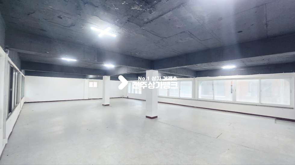 전북 전주완산구 효자동1가 효자동1가 2층 59평형 ,천정바닥완비 즉시입주가능 월세 매물번호 17318 사진 1