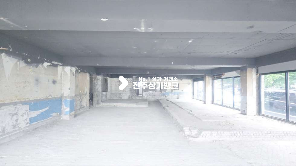 전북 전주완산구 중화산동2가 백제로 부근 40평형 음식점강력추천 즉시입주가능 월세 매물번호 17321 사진 2