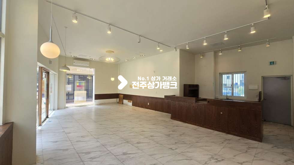 전북 완주군 이서면 갈산리 혁신지구 ,대단위아파트단지,유동인구많은 1층상가 내부인테리어완비 즉시입주가능 ! 월세 매물번호 17327 사진 4