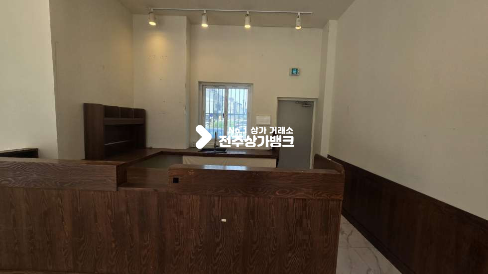 전북 완주군 이서면 갈산리 혁신지구 ,대단위아파트단지,유동인구많은 1층상가 내부인테리어완비 즉시입주가능 ! 월세 매물번호 17327 사진 7
