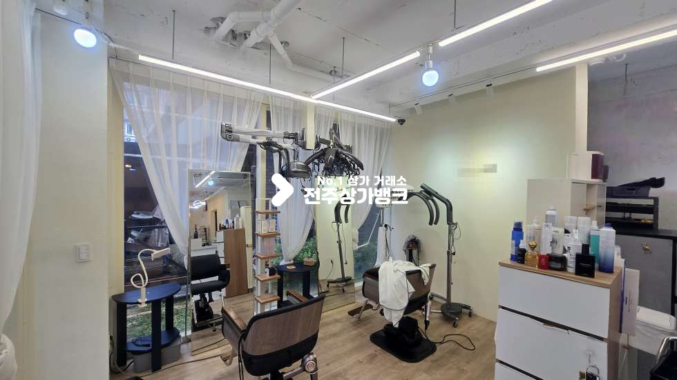 전북 전주완산구 효자동3가 인테리어 완비 1인미용실로 제격 내부집기일체 , 권리금협의가능 월세 매물번호 17329 사진 1
