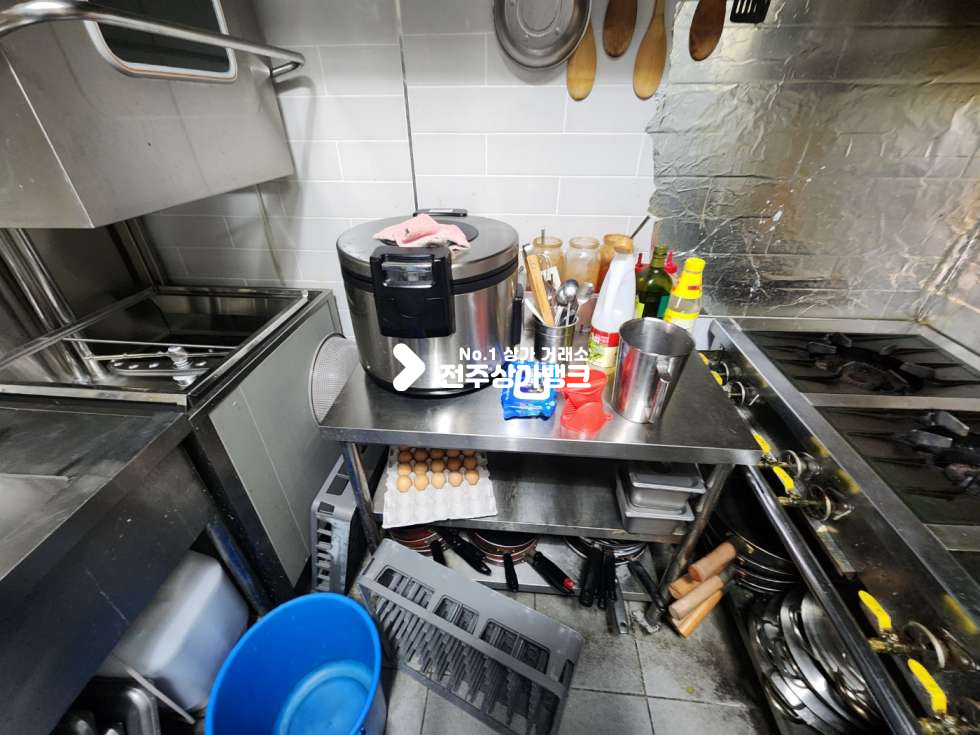전북 전주완산구 효자동3가 효자동3가 신시가지 홍리단길 1층 선술집 상가 ! 유동인구 많음 시설 컨디션 최상 ! 월세 매물번호 12976 사진 11