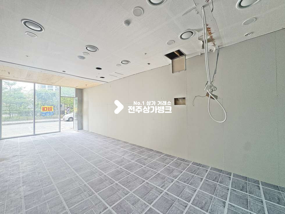 전북 전주덕진구 송천동1가 송천동 스위첸 바로앞 상가 컨디션 좋은 매물나왔습니다 월세 매물번호 17368 사진 2