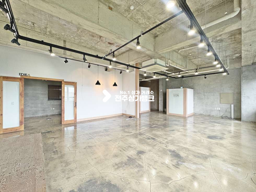 전북 전주완산구 효자동3가 신시가지 컨디션 최상급 사무실나왔습니다 위치좋고 가격좋고 월세 매물번호 17392 사진 2