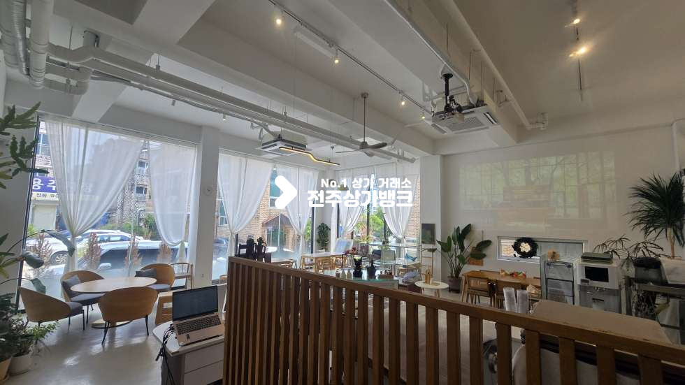 전북 전주완산구 효자동2가 인테리어 깔끔하고 내부시설 컨디션좋은 카페상가 양도양수 권리금협의가능 월세 매물번호 17397 사진 4