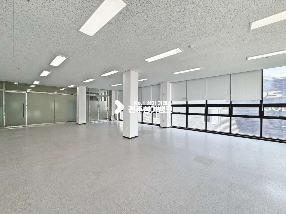 전북 전주완산구 효자동2가 신시가지 바로앞 공용주차장까지 있는 상가 공실나왔습니다 월세 매물번호 17402 사진 4