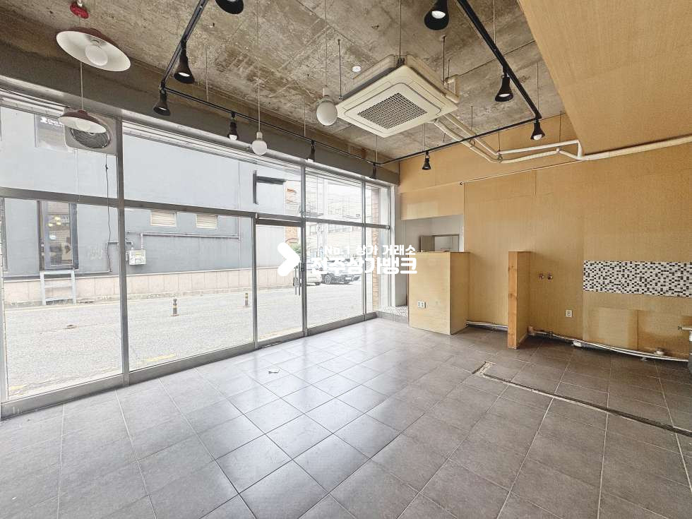 전북 전주완산구 삼천동1가 삼천동 대왕장미 입구 초입 컨디션 좋은 상가 공실나왔습니다 월세 매물번호 17425 사진 2