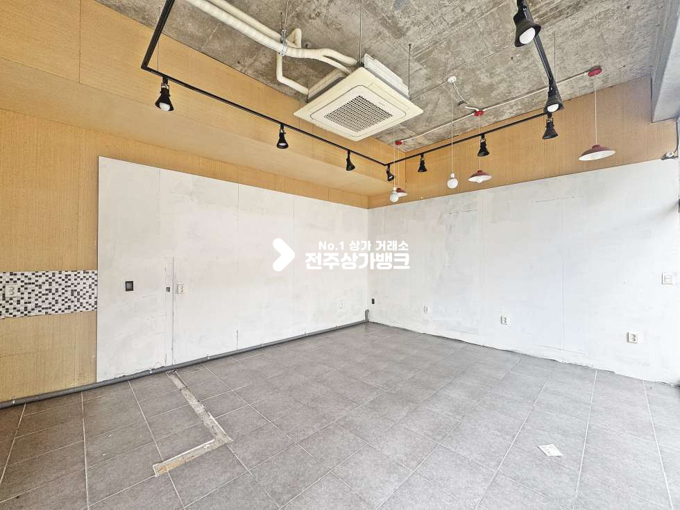 전북 전주완산구 삼천동1가 삼천동 대왕장미 입구 초입 컨디션 좋은 상가 공실나왔습니다 월세 매물번호 17425 사진 3