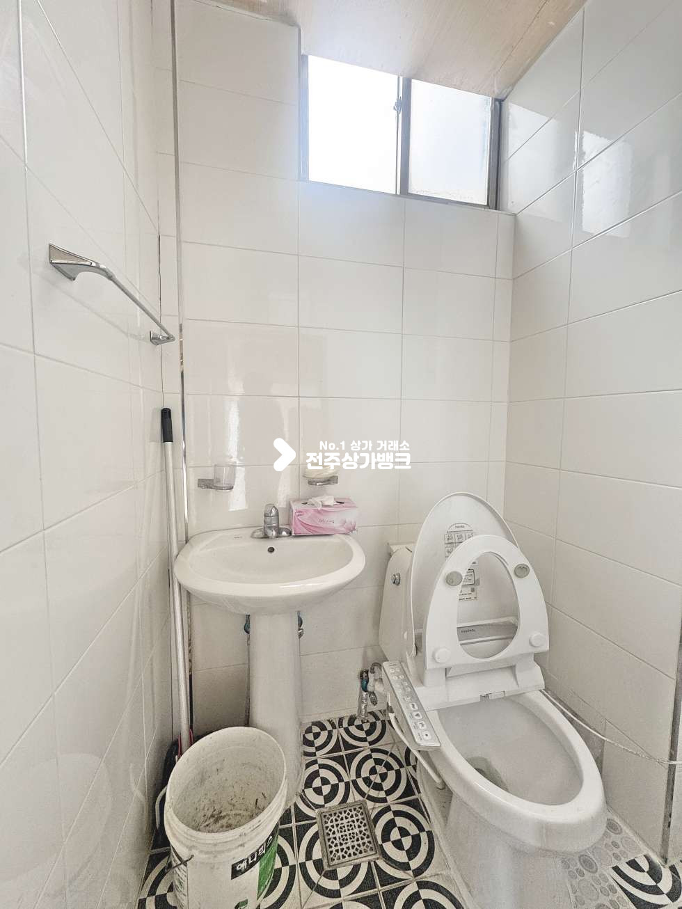 전북 전주완산구 삼천동1가 삼천동 대왕장미 입구 초입 컨디션 좋은 상가 공실나왔습니다 월세 매물번호 17425 사진 5