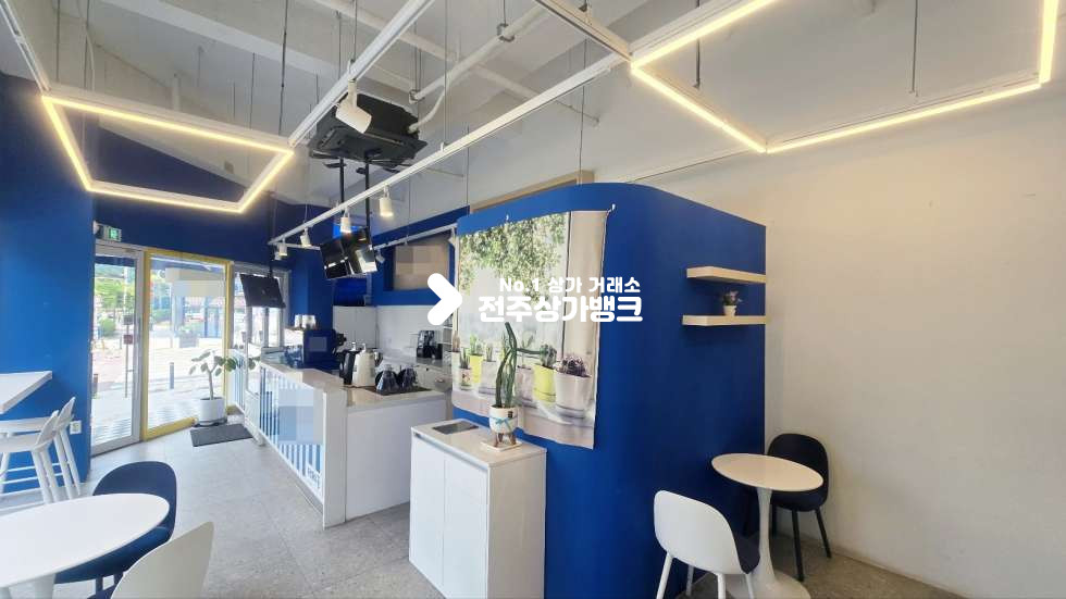 전북 전주덕진구 만성동 만성동 대로변 깔끔한 인테리어 내부컨디션좋은 카페양도양수 권리금 협의가능 월세 매물번호 17427 사진 2