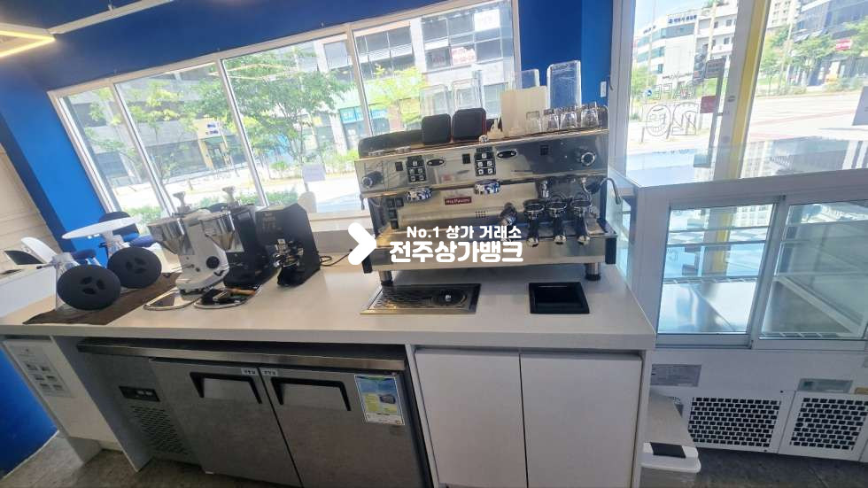 전북 전주덕진구 만성동 만성동 대로변 깔끔한 인테리어 내부컨디션좋은 카페양도양수 권리금 협의가능 월세 매물번호 17427 사진 5