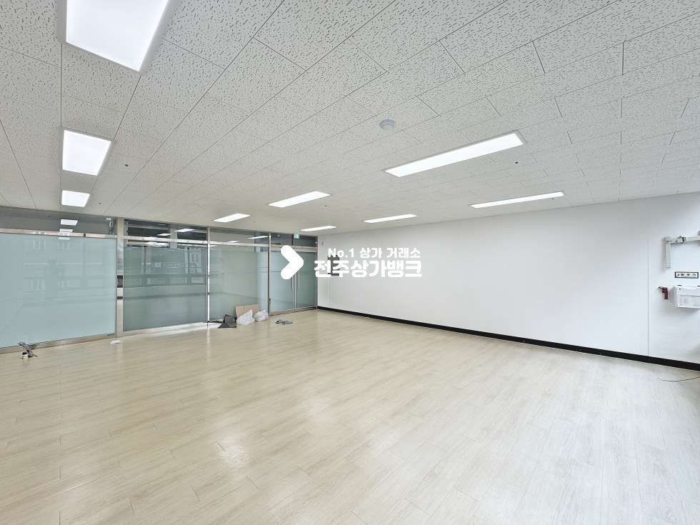 전북 전주완산구 효자동2가 효자동 준신축급 사무실 공실나왔습니다 월세 매물번호 17450 사진 4