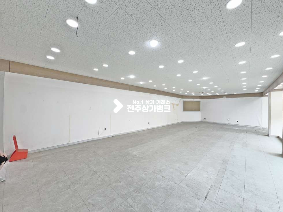 전북 전주덕진구 덕진동2가 덕진공원근처 월세저렴한데 평수가47평이다? 독채로 사용가능한 상가 공실나왔습니다 월세 매물번호 17457 사진 2