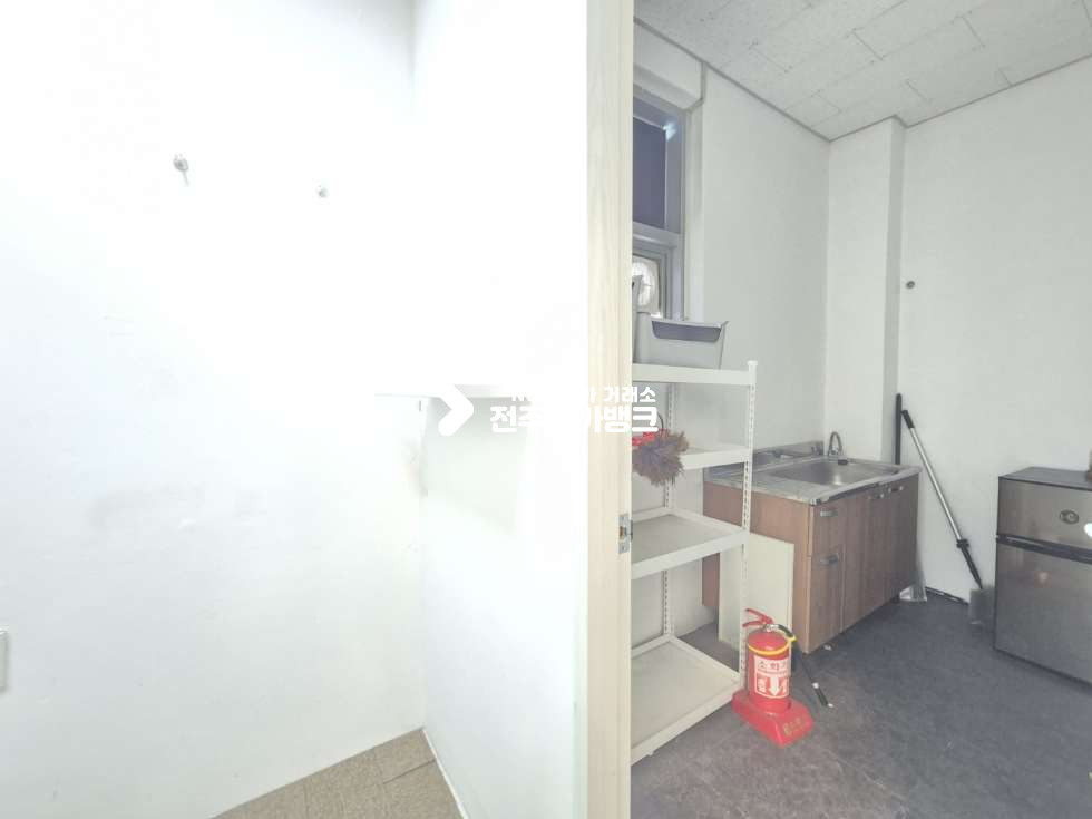 전북 전주완산구 효자동3가 ○효자동 기전중 인근 옷가게 매물입니다○ 월세 매물번호 17460 사진 6