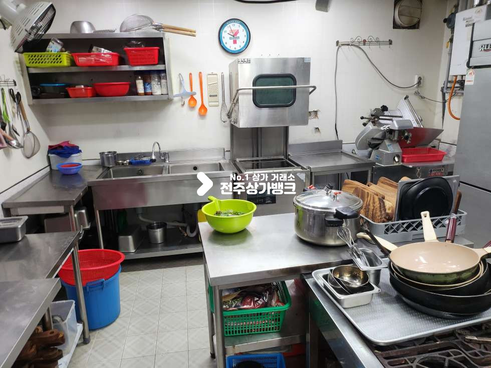 전북 전주덕진구 송천동1가 송천동 먹자골목내 48평형 고깃집 양도양수 , 권리금협의가능 ! 월세 매물번호 17489 사진 8