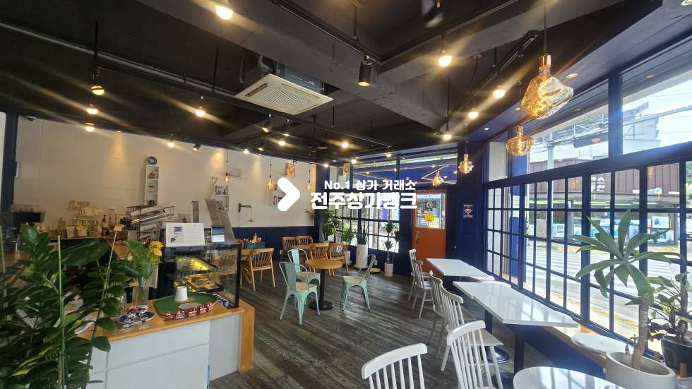 전북 전주완산구 효자동3가 서곡지구 인테리어 깔끔,통창으로 햇빛잘들어오는 카페상가임대 월세 매물번호 17500 사진 2
