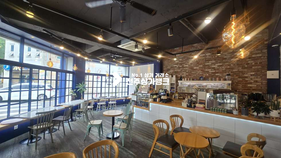 전북 전주완산구 효자동3가 서곡지구 인테리어 깔끔,통창으로 햇빛잘들어오는 카페상가임대 월세 매물번호 17500 사진 4