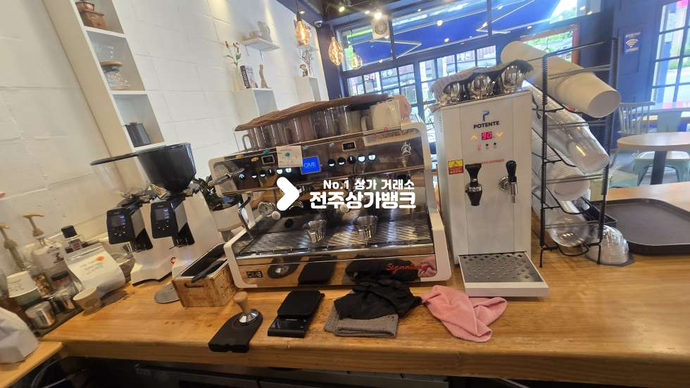 전북 전주완산구 효자동3가 서곡지구 인테리어 깔끔,통창으로 햇빛잘들어오는 카페상가임대 월세 매물번호 17500 사진 8