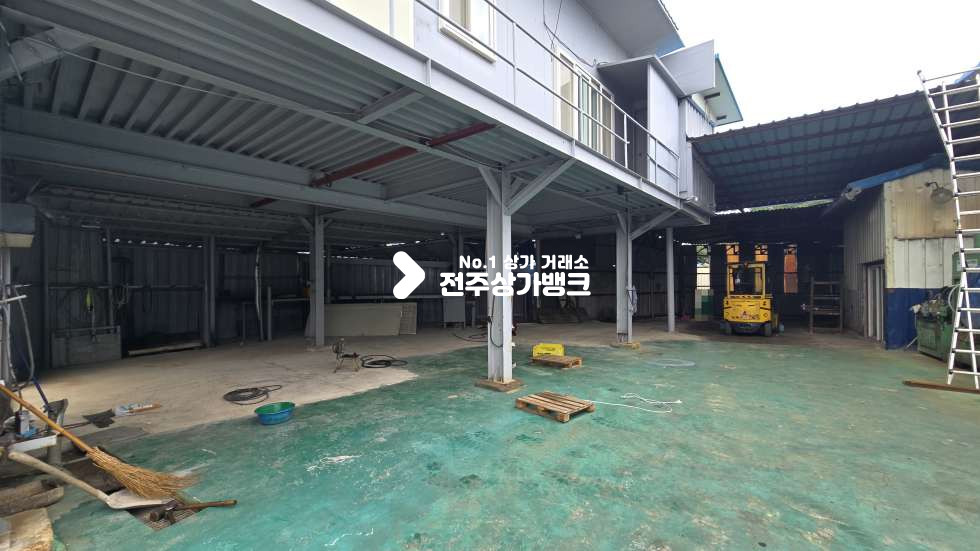 전북 전주덕진구 팔복동2가 팔복동2가 내부 리모델링중인 공장임대 , 사무실 2곳 위치해있음 월세 매물번호 17530 사진 1