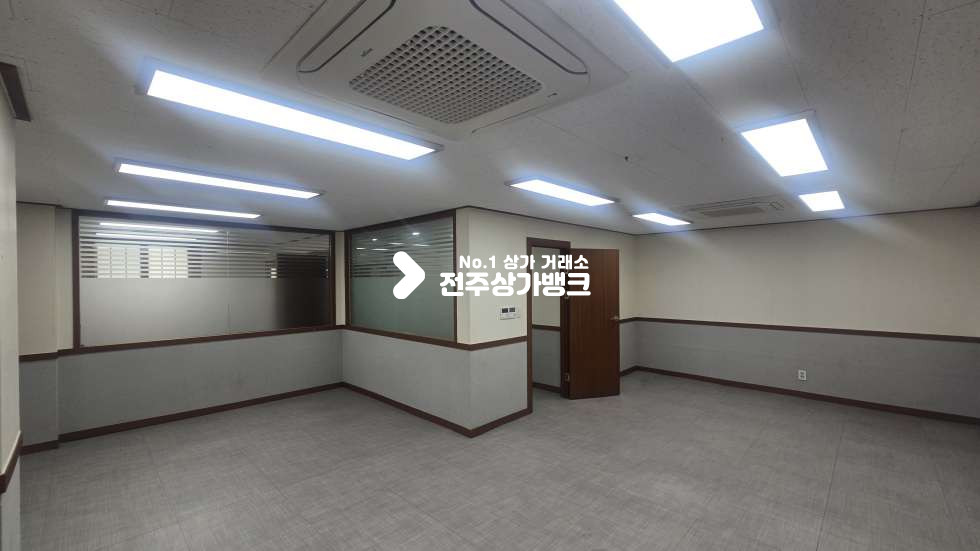 전북 전주완산구 고사동 고사동 저렴한금액대 20평대 사무실 내부 룸시설,에어컨 설치되어있음 즉시입주가능 월세 매물번호 17543 사진 4