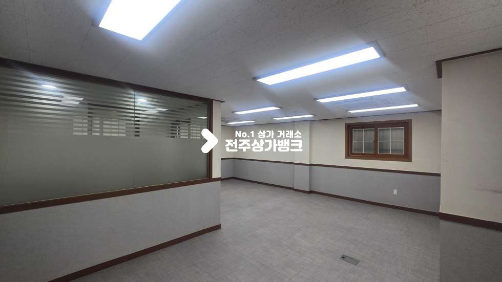 전북 전주완산구 고사동 고사동 저렴한금액대 20평대 사무실 내부 룸시설,에어컨 설치되어있음 즉시입주가능 월세 매물번호 17543 사진 5