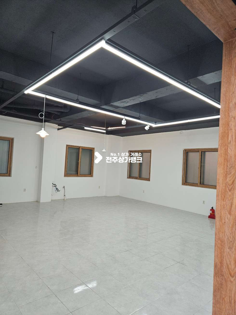 전북 전주덕진구 우아동1가 우아동 1층 내부깔끔 인테리어 미용상가강력추천자리 즉시입주가능 월세 매물번호 17541 사진 1