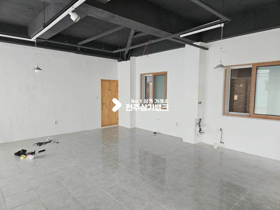 전북 전주덕진구 우아동1가 우아동 1층 내부깔끔 인테리어 미용상가강력추천자리 즉시입주가능 월세 매물번호 17541 사진 2