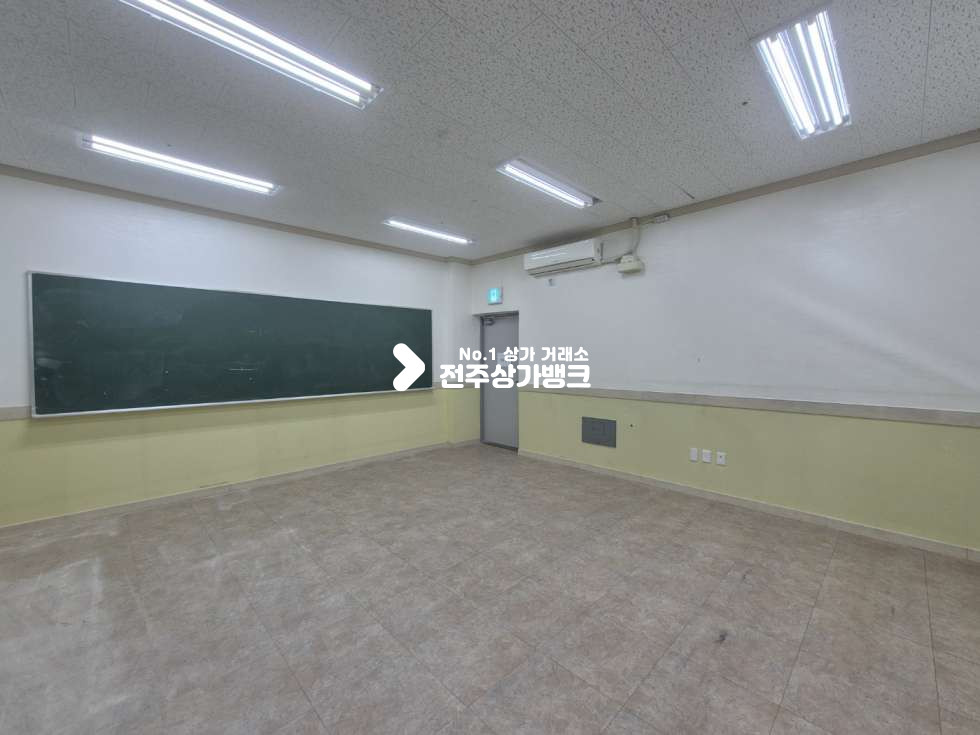 전북 전주덕진구 송천동1가 ○송천동 다이소 인근 3층. 학원자리. 칸막이 에어컨등 시설 완비.○ 월세 매물번호 17277 사진 3