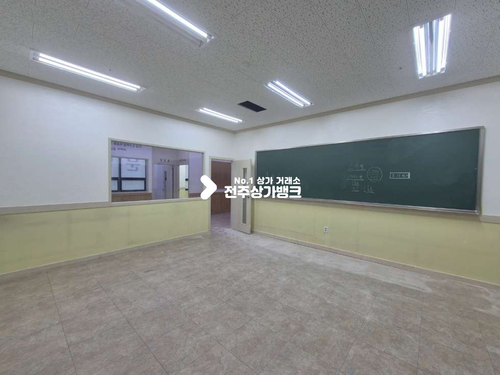 전북 전주덕진구 송천동1가 ○송천동 다이소 인근 3층. 학원자리. 칸막이 에어컨등 시설 완비.○ 월세 매물번호 17277 사진 4