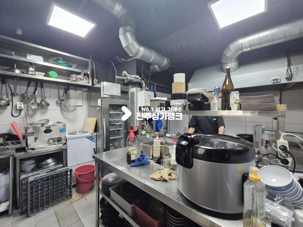 전북 전주완산구 다가동4가 ○객리단길 메인코너자리 음식점 양도양수!○ 월세 매물번호 17551 사진 8