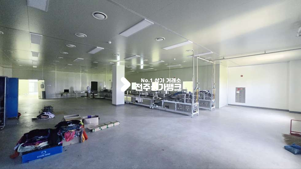 전북 전주완산구 평화동2가 평화동 / 200평대 식품공장형빌딩 임대 , 내부 분할도 가능 각각 남녀샤워장,화물엘리베이터 설치완료 ! 월세 매물번호 16192 사진 2