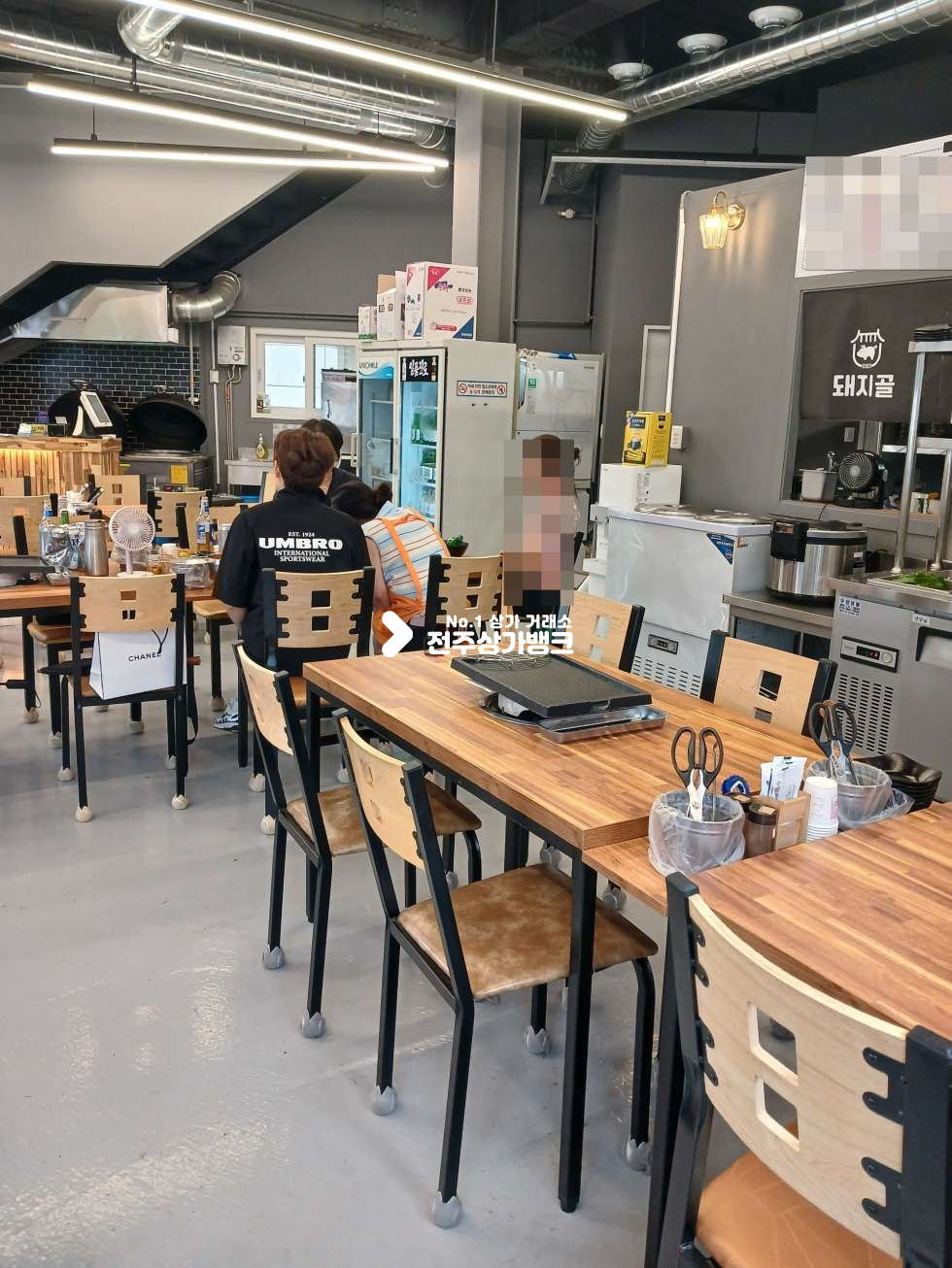 전북 전주완산구 삼천동1가 삼천 먹자골목부근 33평형 음식점 양도양수 권리금협의가능 월세 매물번호 17555 사진 2