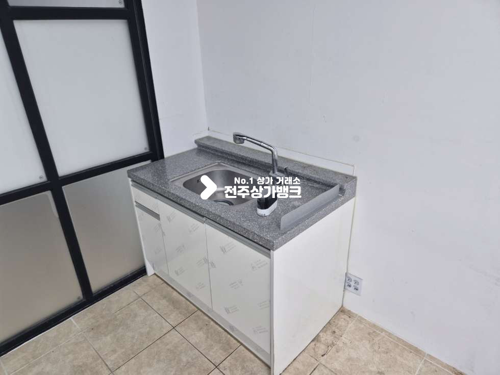 전북 전주덕진구 만성동 ○만성동 깔끔한인테리어 완비! 파티션! 에어컨까지! 바로입주 사무실추천○ 월세 매물번호 17570 사진 8