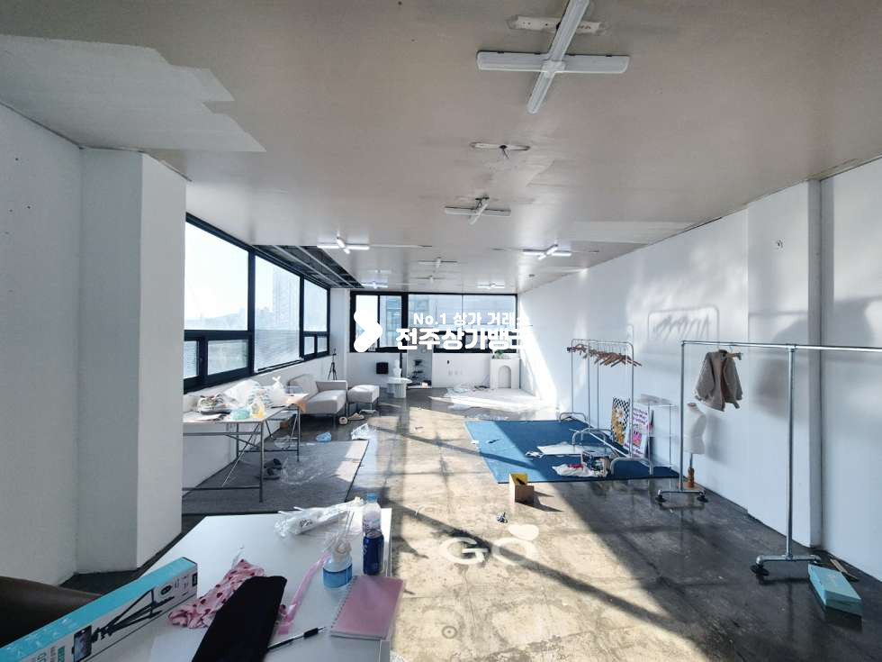 전북 전주완산구 평화동2가 ○평화동 사거리 인근 대로변에서 살짝 안쪽. 이동편리! 개인사무실 추천○ 월세 매물번호 15663 사진 6
