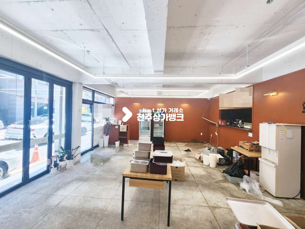 전북 전주완산구 서신동 서신동 먹자골목 1층 인테리어 깔끔 !!즉시입주가능 ! 월세 매물번호 15015 사진 4
