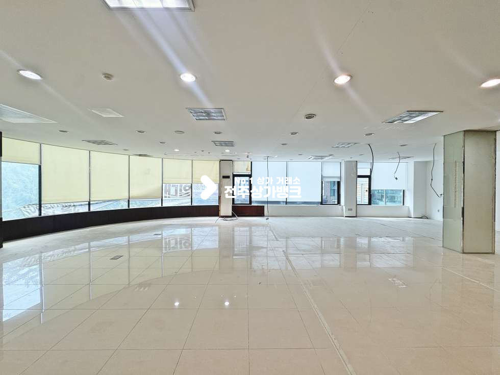 전북 전주완산구 서신동 서신동 컨디션 최상급 상가 공실나왔습니다 일단 한번 보세여 월세 매물번호 17587 사진 5