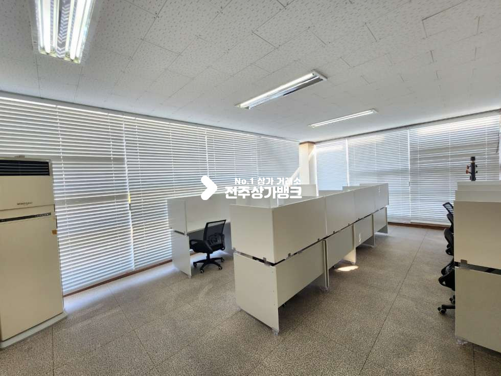 전북 전주완산구 중화산동2가 JY 중화산동 백제대로 대로변 60평형대 대형 사무실 가격저렴 에어컨 3대 설치됨 즉시입주가능 월세 매물번호 13077 사진 9