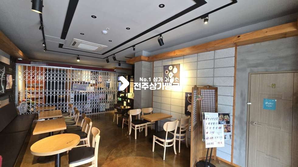 전북 전주덕진구 금암동 고속버스터미널부근 무권리금 40평형 카페 임대 , 내부집기 사용가능 ! 월세 매물번호 17590 사진 1