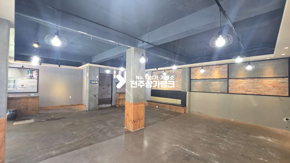 전북 전주완산구 중앙동4가 풍남문 부근 근처 게스트 하우스 많은쪽에 위치한 음식점 상가임대 월세 매물번호 17598 사진 2