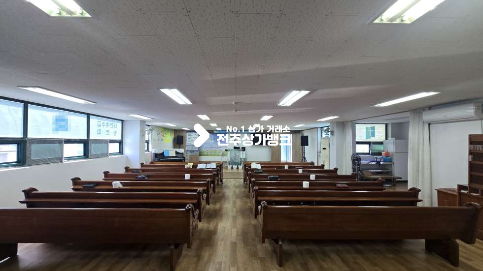 전북 전주완산구 평화동2가 평화동 3층 교회자리로 65평형 , 주위 아파트 단지로 유동인구 많은곳! 월세 매물번호 17601 사진 2