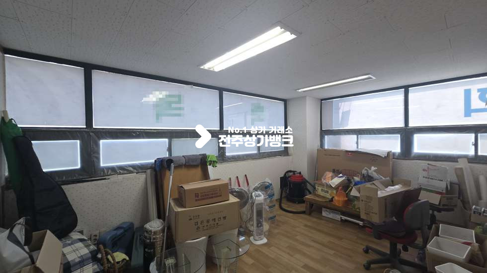 전북 전주완산구 평화동2가 평화동 3층 교회자리로 65평형 , 주위 아파트 단지로 유동인구 많은곳! 월세 매물번호 17601 사진 8